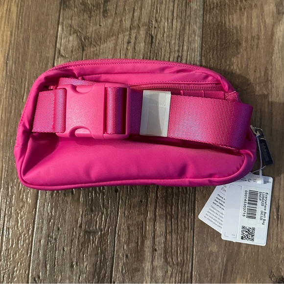 Sonic Pink Everywhere belt bag - Picture 4 of 5